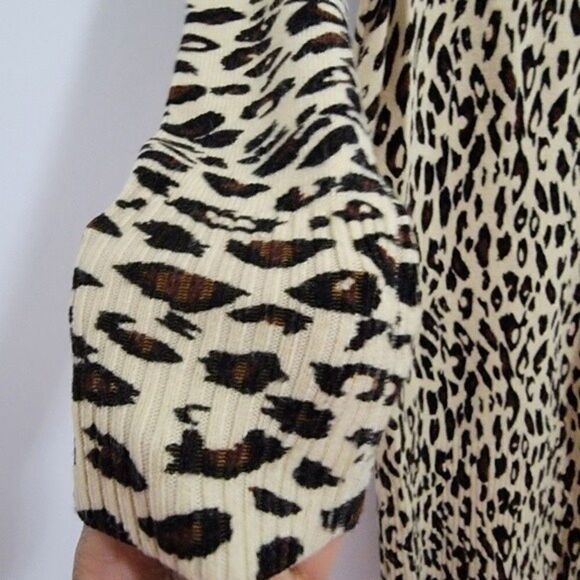 Forever 21 Leopard Animal Print Boat Neckline Cream Brown Black Size Small - Picture 6 of 8